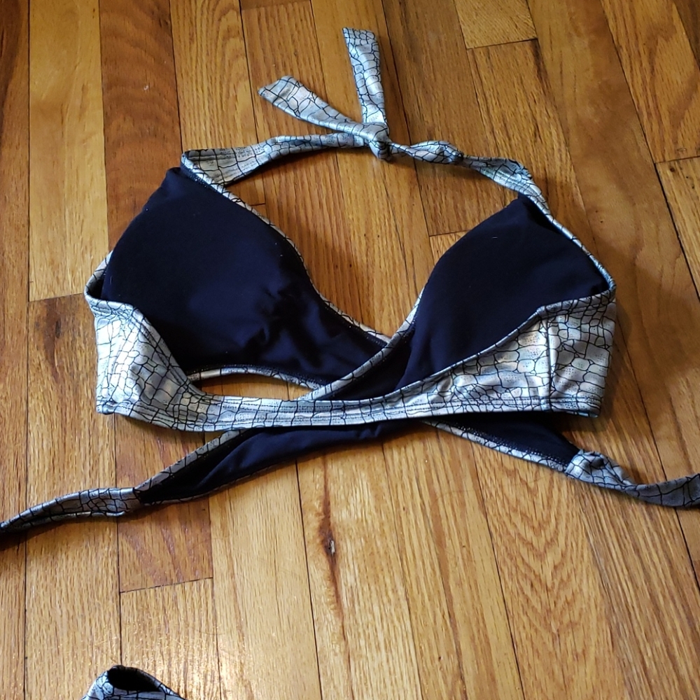 SOLD 💢 Bikini - Picture 7 of 8